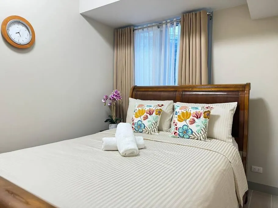 Apartment Executive Gem Beside Malls And Bars At Uptown Bgc Manila