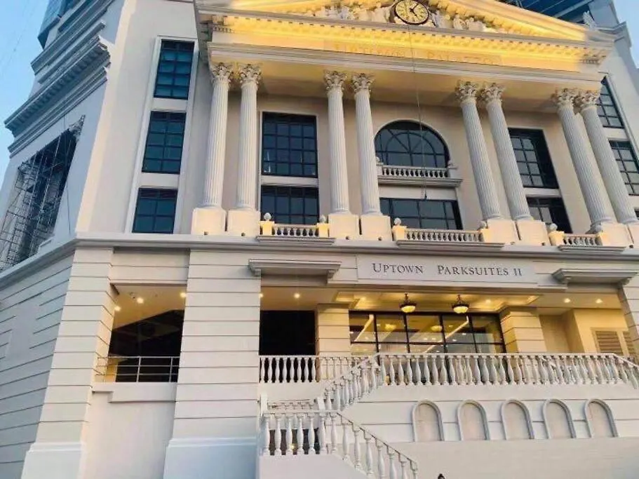 Executive Gem Beside Malls And Bars At Uptown Bgc Manila 0*,