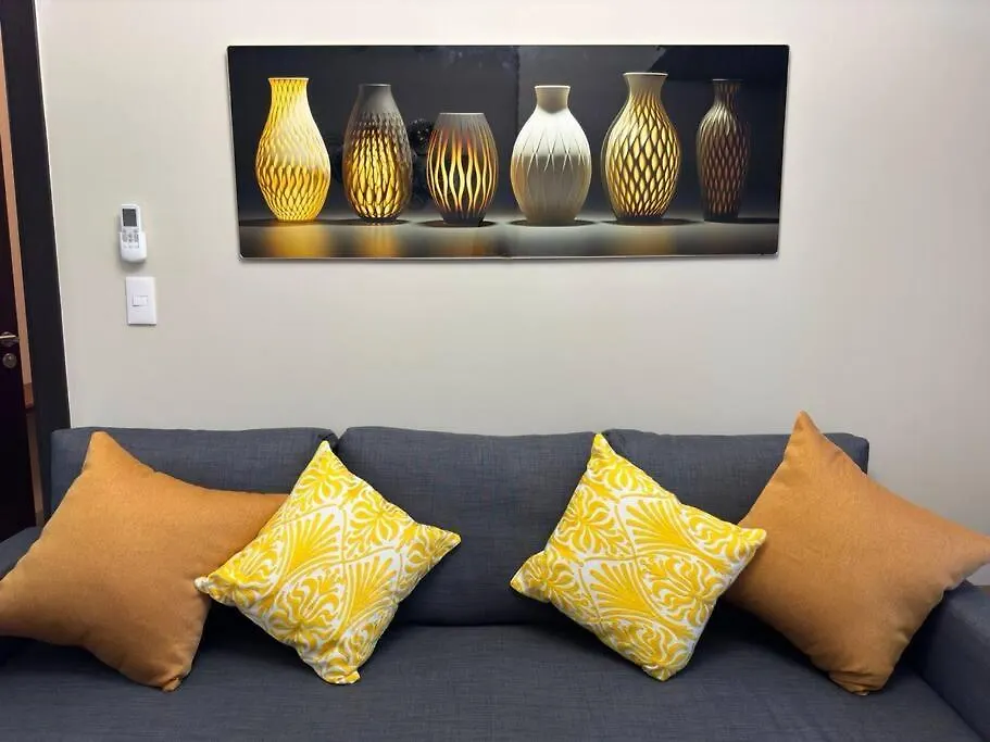 Executive Gem Beside Malls And Bars At Uptown Bgc Manila Apartment