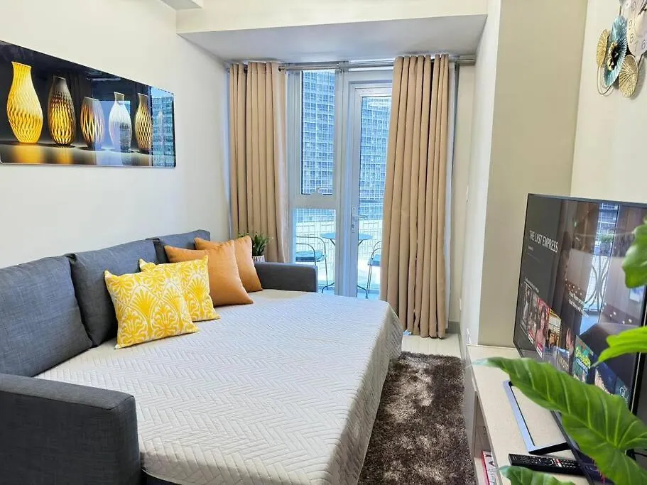 Executive Gem Beside Malls And Bars At Uptown Bgc Manila Philippines