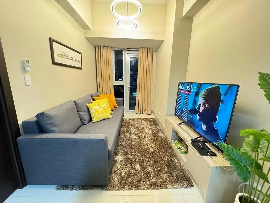 Executive Gem Beside Malls And Bars At Uptown Bgc Manila