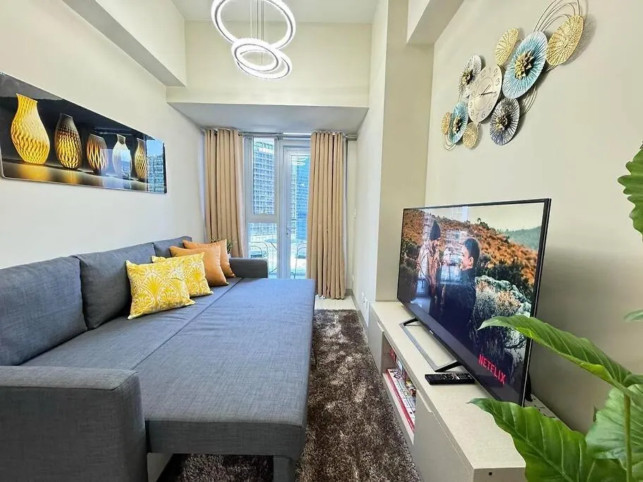 Executive Gem Beside Malls And Bars At Uptown Bgc Manila Apartment