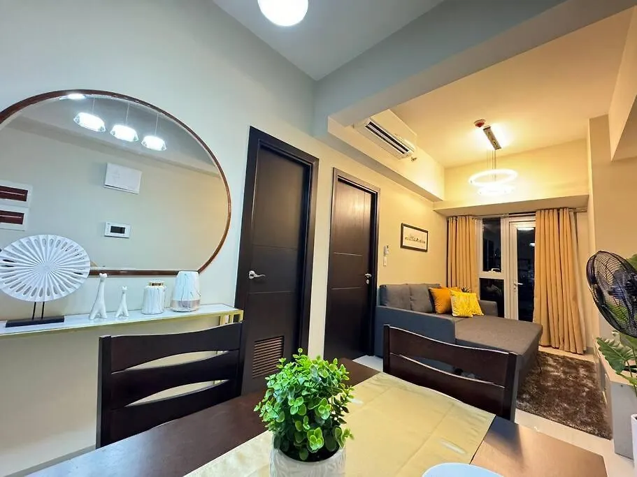Executive Gem Beside Malls And Bars At Uptown Bgc Manila