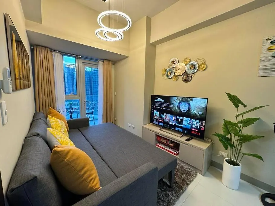 Executive Gem Beside Malls And Bars At Uptown Bgc Manila